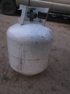 lot 17 image: 20 lb propane tank empty