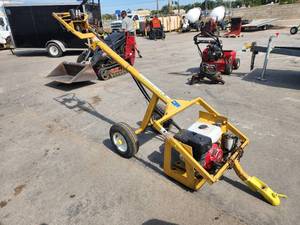 lot 18 image: Makissic Easy Auger Honda GX270 9.0 Gas One-Man Towable Auger