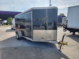 lot 4 image: 2005 Featherlite 12 Single Axle Enclosed Trailer