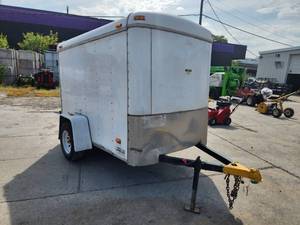 lot 6 image: Great Lakes 8 Single Axle Enclosed Trailer