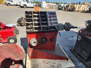 lot 35 image: Snap-on Wheel Balancer WB240WB230
