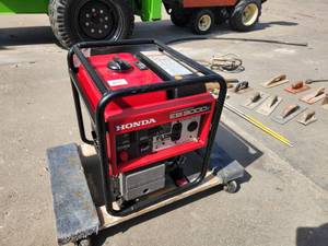 lot 17 image: Honda Cycloconverter Gas Generator EB3000c