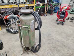 lot 27 image: Sandblaster Pot 30016