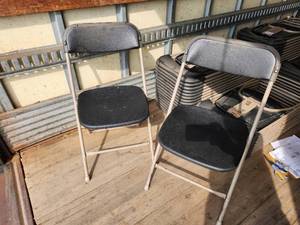 lot 47 image: Lot of (25) Samsonite PlasticMetal Banquet Folding Chairs