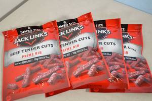 lot 70 image: 4ct Jack Links Jumbo Size Prime Rib Beef Tender Cuts