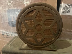 lot 82 image: Vintage Radio With speaker