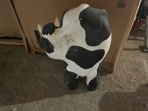 lot 94 image: Ceramic Cow