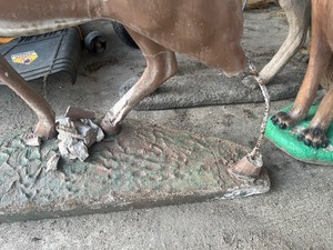 lot 84 image: Concrete Whitetail Buck  back leg in need of repair  big and heavy