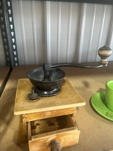 lot 6 image: coffee grinder
