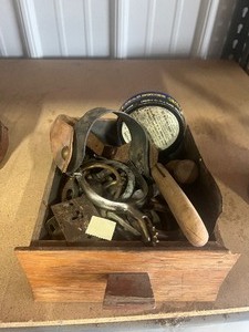lot 9 image: Box of misc collectables  1 spur  hoof knife