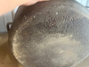 lot 13 image: Cast iron Kettle