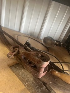 lot 33 image: Crow Bar  splitting wedge vintage pully