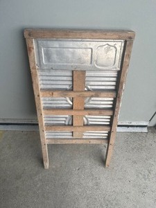 lot 25 image: vintage wash board