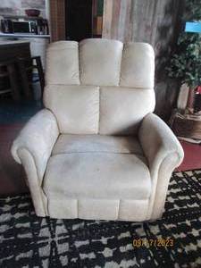 lot 23 image: Reclining Chair...