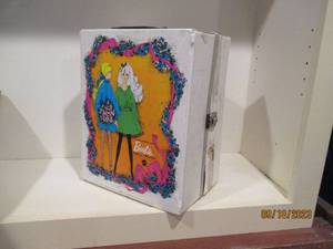 lot 43 image: Vintage Barbie Case and dolls...