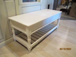 lot 49 image: Foyer Bench with Storage..