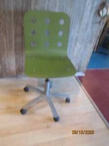 lot 50 image: Ikea Avacado Office Chair...