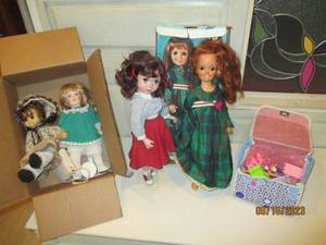 lot 71 image: Look Around Chrissy and Other Vinta...