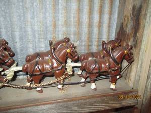 lot 79 image: Cast Iron Budweiser Clydesdales and...