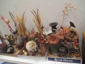 lot 115 image: Large Lot of Rustic Decor Items...