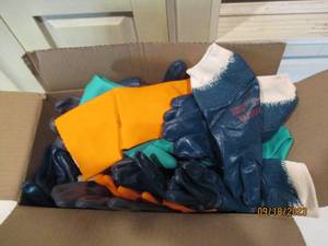 lot 131 image: Mixed Lot of Work Gloves...