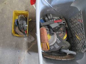lot 385 image: Huge Assortment of sanding, grindin...