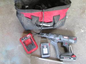 lot 393 image: Senco Cordless Sheetrock Screw Gun with ...