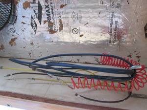 lot 408 image: Small assortment of air hoses...