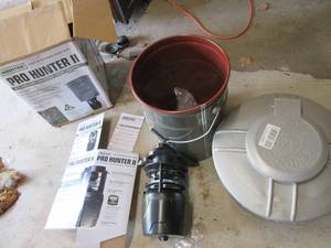 lot 413 image: Pro Hunter II 6.5 gallon hanging de...