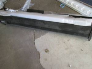 lot 415 image: New Gator retractable truck bed cov...