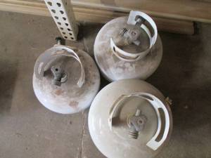 lot 416 image: 5, 10 and 20lb propane cylinders...