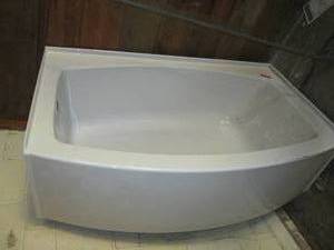 lot 423 image: New Fiberglass garden bathtub...