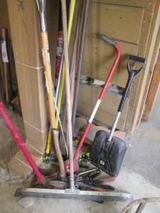 lot 426 image: Large Squeegee, ground tamper, ridg...