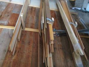 lot 431 image: Large assortment of 8ft wood trim b...