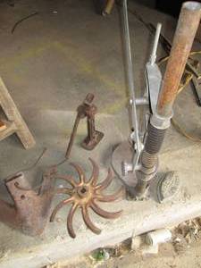 lot 446 image: Collection of Vintage tools and acc...