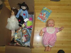 lot 867 image: Box of Vintage dolls, barbies and a...