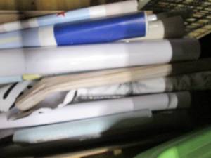 lot 879 image: Box of wall and drawer coverings an...