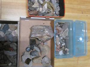 lot 885 image: Collection of assorted rocks, stone...