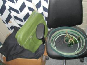 lot 907 image: Rolling office chair, box of cloth ...