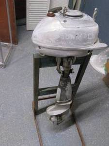 lot 908 image: Johnson Sea Horse Outboard motor an...
