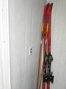 lot 910 image: Pair of Voiki skis and poles...