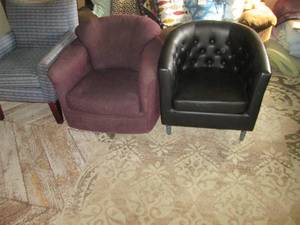 lot 503 image: 3 Comfortble Chairs...