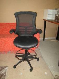 lot 506 image: Adjustable Office Chair...