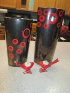 lot 535 image: Red and Black Decor...
