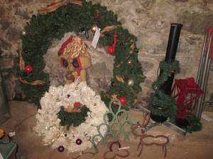 lot 286 image: Large Xmas Wreath...