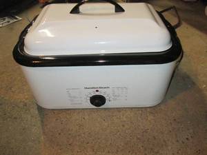 lot 559 image: Hamilton Beach Electric Roaster...