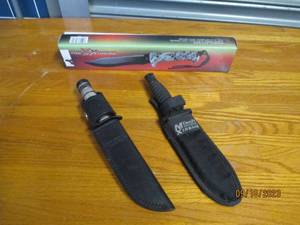 lot 162 image: Hunting Knives...