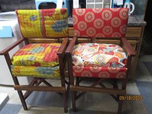lot 188 image: 2 Bar Stools...