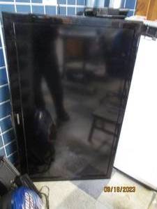 lot 181 image: Samsung 46 TV...