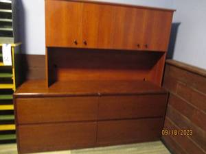 lot 6 image: 2 Pc Office CabinetCredenza